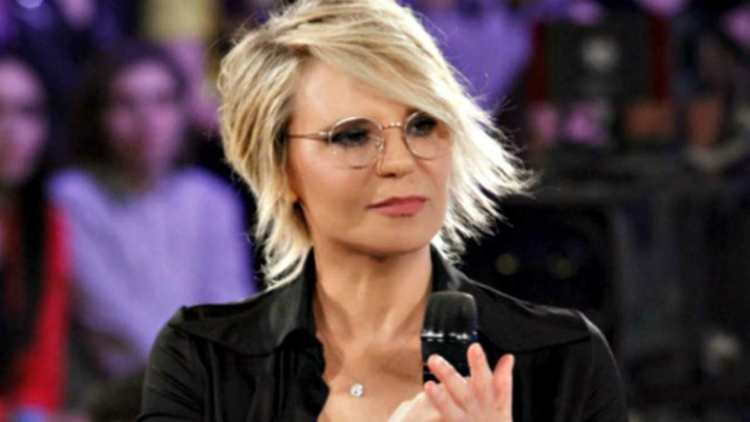 Maria De Filippi sorride 