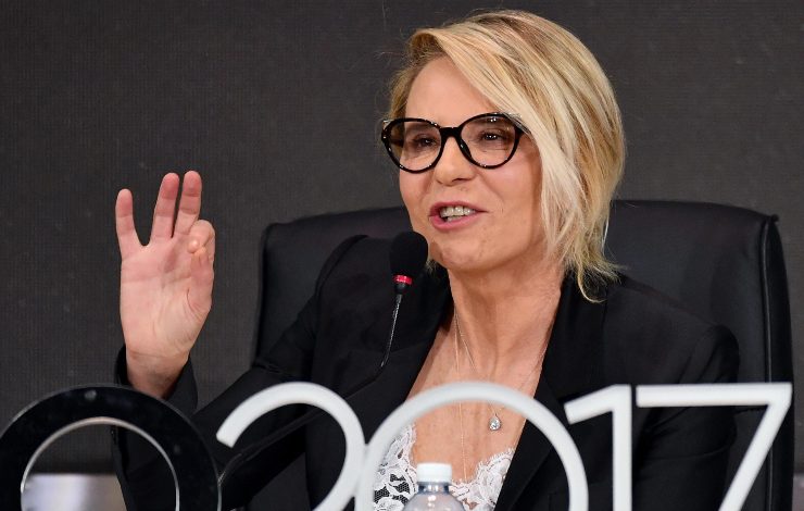 Maria De Filippi sorride 