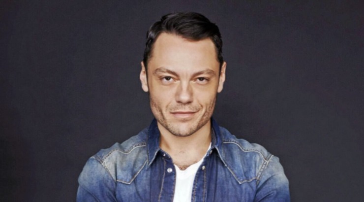 Tiziano Ferro serio 