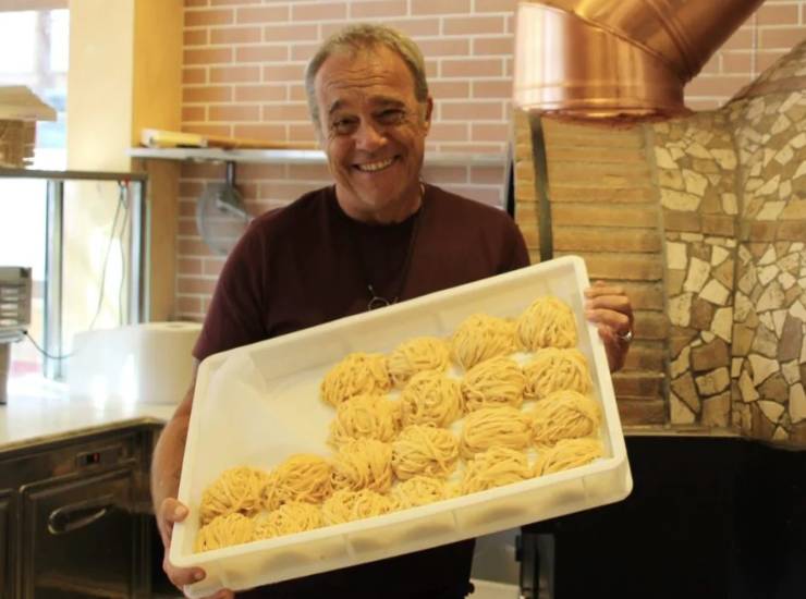 Claudio Amendola nel suo nuovo ristorante foto rete newsabruzzo.it 20230113