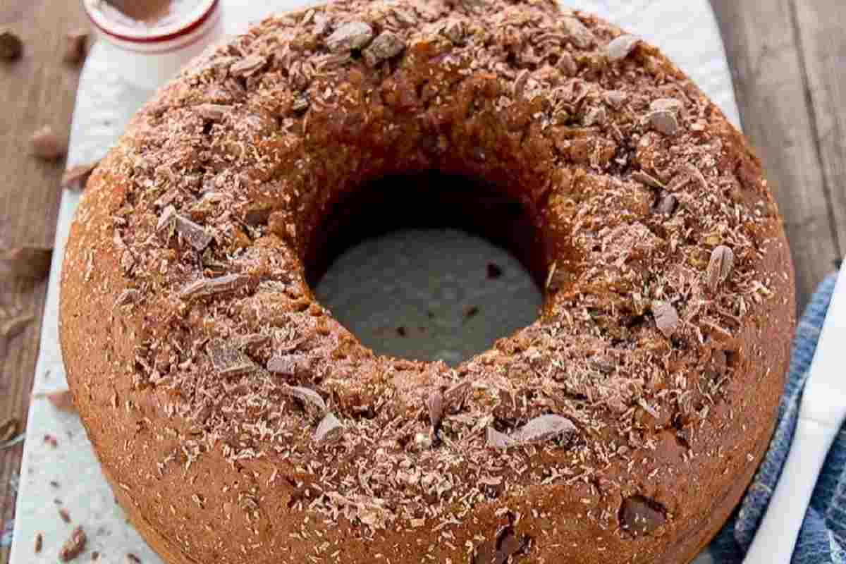 Ciambella al cioccolato riciclare uova Pasqua