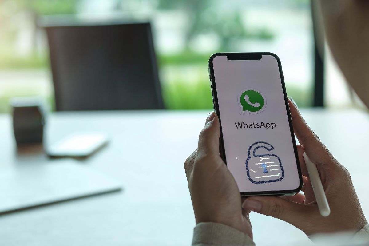 WhatsApp chat con lucchetto